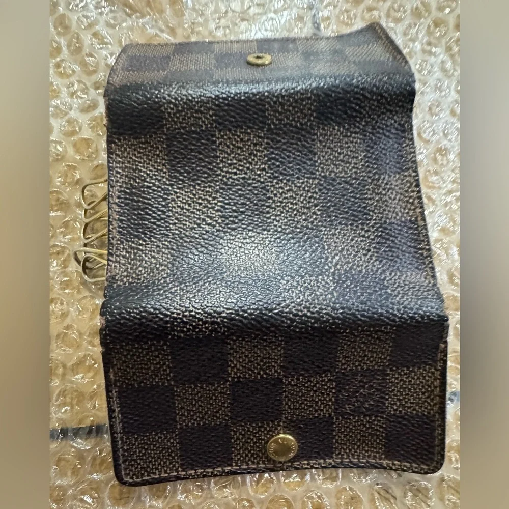 Louis Vuitton Damier key holder fair